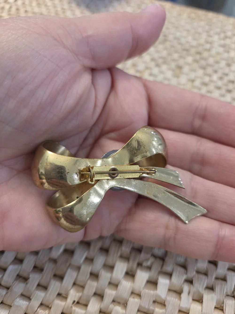 Gold Bow Brooch with Crystal Accent - Women Jewelry. Vintage
